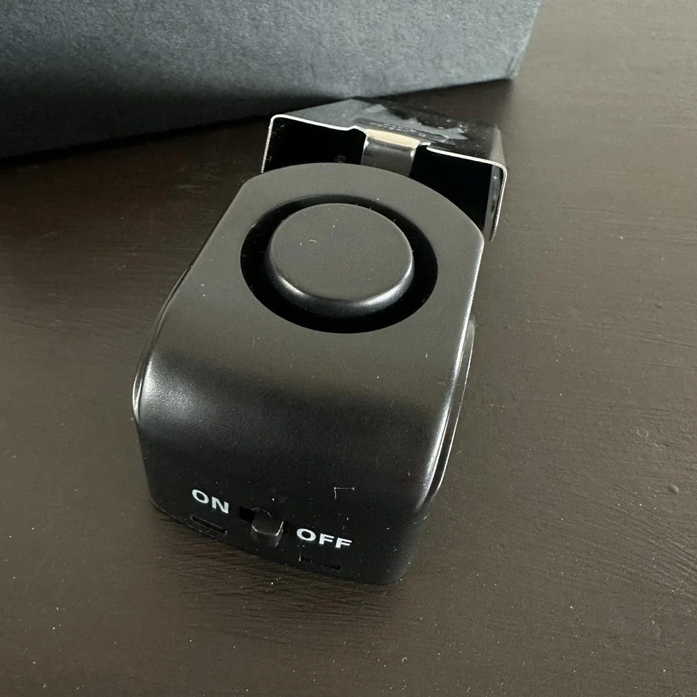 NEW Damsel In Distress Women's Alarm Alert Doorstop Break‎ In Prevention Battery